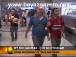 Oy Kullanmak İçin Geliyorlar