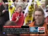 Merkel'e Protesto