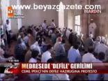 Medresede Defile Gerilimi