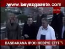 Başbakana Ipod Hediye Etti
