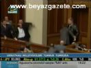 Ukraynalı Milletvekilleri Yumruk Yumruğa