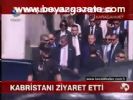 Kabristan Ziyaret Etti