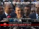 Çay Simitle Kahvaltı Yaptı