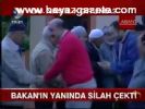Bakan'ın Yanında Silah Çekti