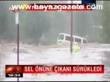 Sel Önüne Çıkanı Sürükledi