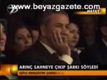 Arınç Sahneye Çıkıp Şarkı Söyledi