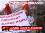 Davetsiz Öğrenciye Biber Gazı