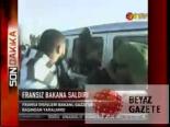Fransız Bakan'a Saldırı