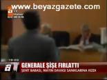 Generale Şişe Fırlattı