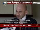 Trafikte Boğazını Kesitler