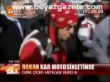 Bakan Kar Metosikletine Bindi