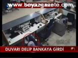 Duvarı Delip Bankaya Girdi