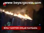 Bina Yanıyor Onlar Kavgada