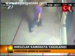 Hırsızlar Kameraya Yakalandı