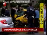 Otomobilinde Sıkışıp Kaldı