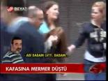 Kafasına Mermer Düştü