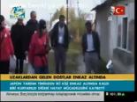 Uzaklardan Gelen Dostlar Enkaz Altında