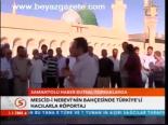 Mescid-i Nebevi'nin Bahçesinde Türkiye'li Hacıalrlar Röportaj