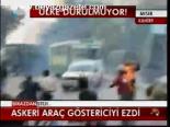 Askeri Araç Göstericiyi Ezdi