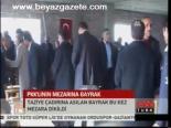 Pkk'lının Mezarında Bayrak