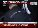 Polisin Bacağına Sarıldı