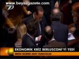 Ekonomik Kriz Belusconi'yi Yedi