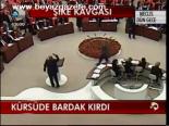 Kürsüde Bardak Kırdı