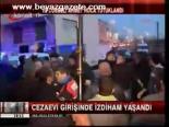 Cezaevi Girişinde İzdiham
