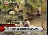 Köyünün Maketini Yaptı