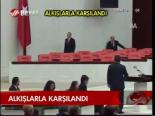 Alkışlarla Karşılandı