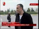 Gazetecilere Yakalanınca Gülme Krizine Girdi