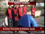 Kızını Polisin Elinden Aldı