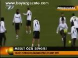 Mesut Özil Sevgisi