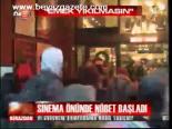 Sinema Önünde Nöbet Başladı
