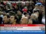 Tribünde Değil Evde Oturduk