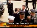 'Otur Şu Lanet Olası Masaya!'