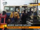 Minibüs Bariyere Saplandı
