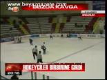 Hokeyciler Birbirine Girdi