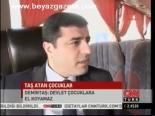 Taş Atan Çocuklar