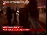 Polis Cop, Gaz Ve Ateşle Ayırdı