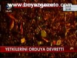 Yetkilerini Orduya Devretti