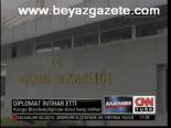 Diplomat İntihar Etti