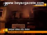 Ahşap Bina Kül Oldu