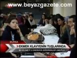 Ekmek Klavyenin Tuşlarında