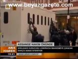 Assange Hakim Önünde
