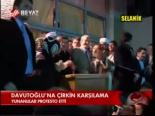 Davutoglu'na Çirkin Karşılama