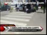 Ambulans Yayalara Çarptı