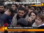 Öğrenciler Polise Müdahale Etti
