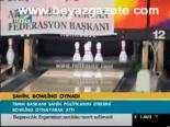 Şahin, Bowling Oynadı
