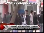 Karanfil Veren Polisler Taşlandı